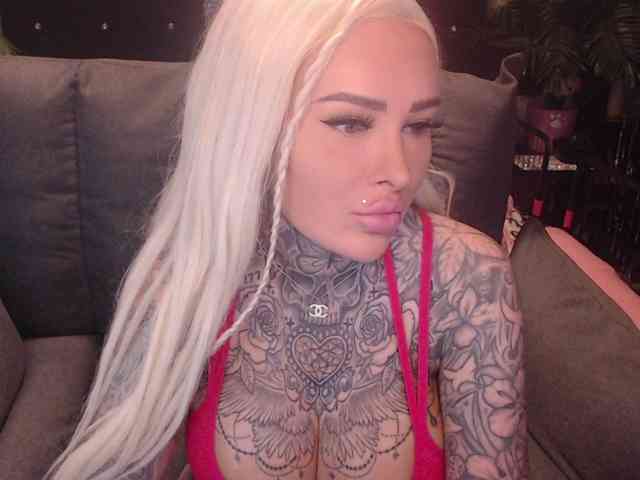 MilaElaine webcam