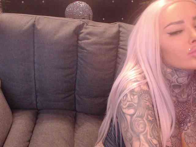 MilaElaine webcam