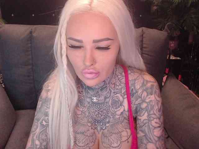 MilaElaine webcam