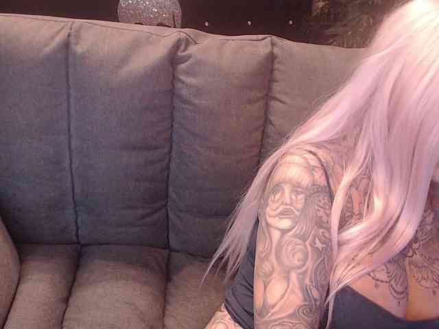 MilaElaine webcam