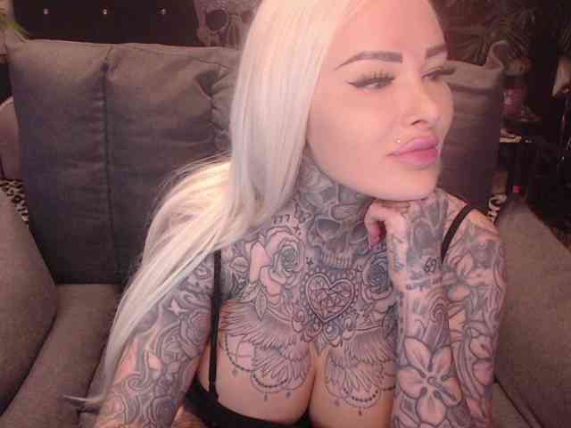 MilaElaine webcam