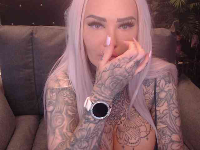 MilaElaine webcam