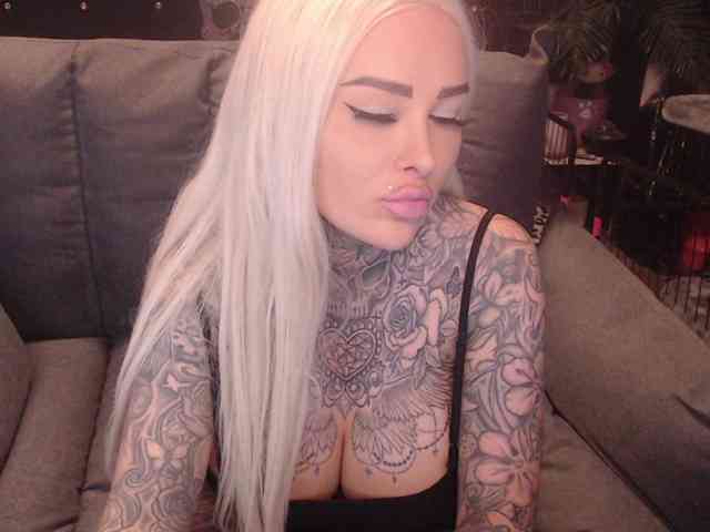 MilaElaine webcam