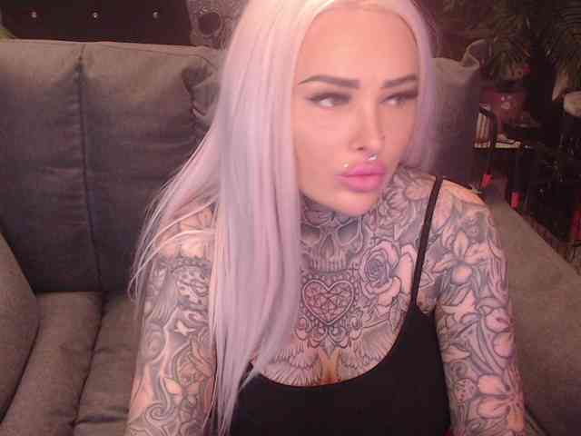 MilaElaine webcam