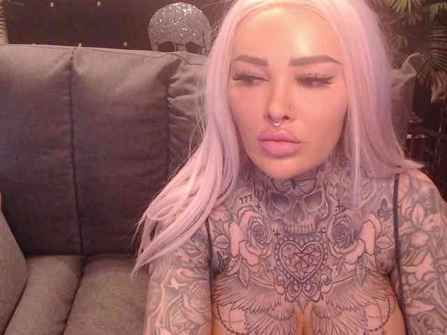 MilaElaine webcam