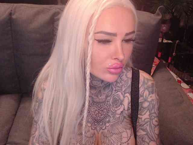 MilaElaine webcam