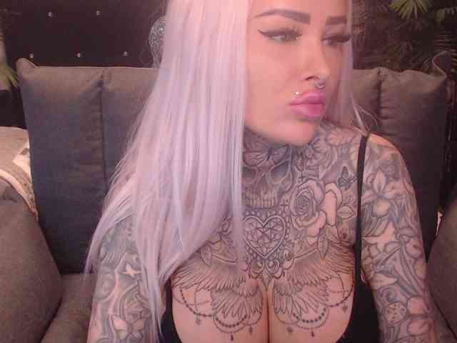 MilaElaine webcam