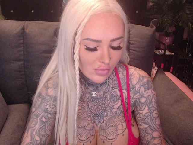 MilaElaine webcam