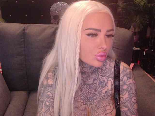 MilaElaine webcam
