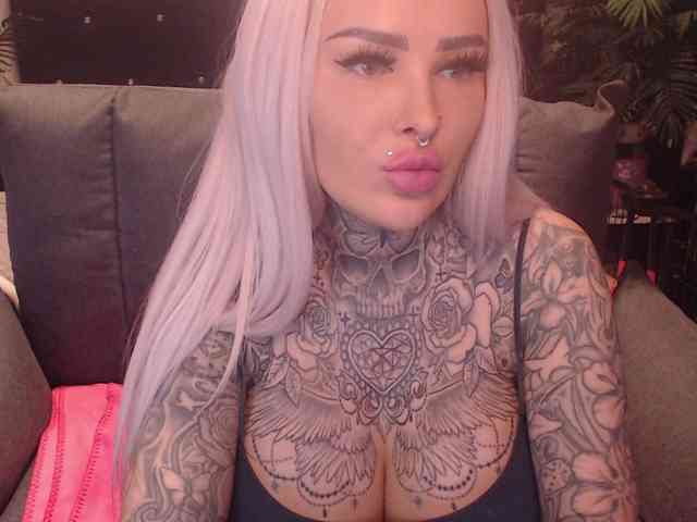 MilaElaine webcam