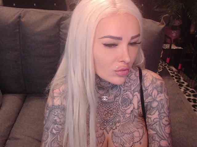 MilaElaine webcam