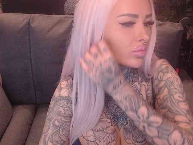 MilaElaine webcam
