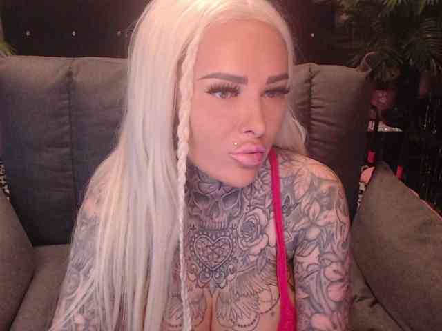 Model: MilaElaine
