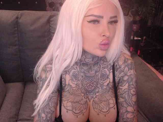 MilaElaine webcam