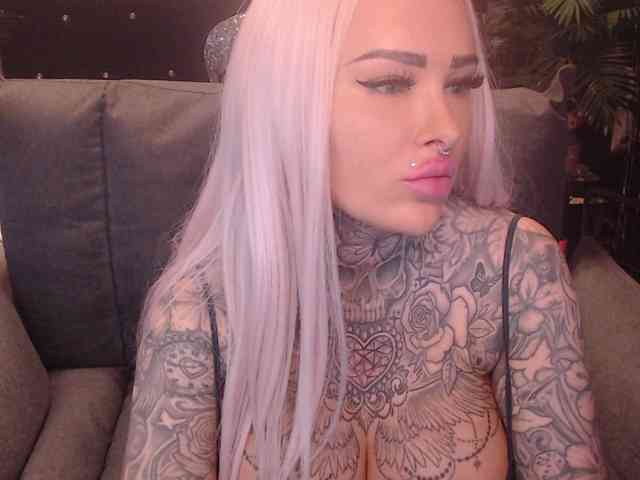 Model: MilaElaine