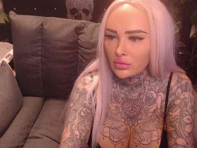 MilaElaine webcam