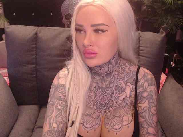 MilaElaine webcam