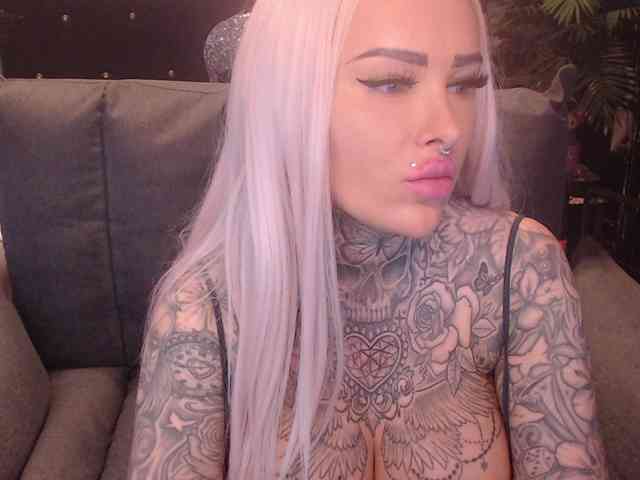 MilaElaine webcam