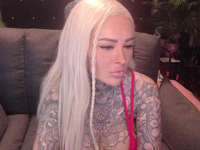 MilaElaine webcam