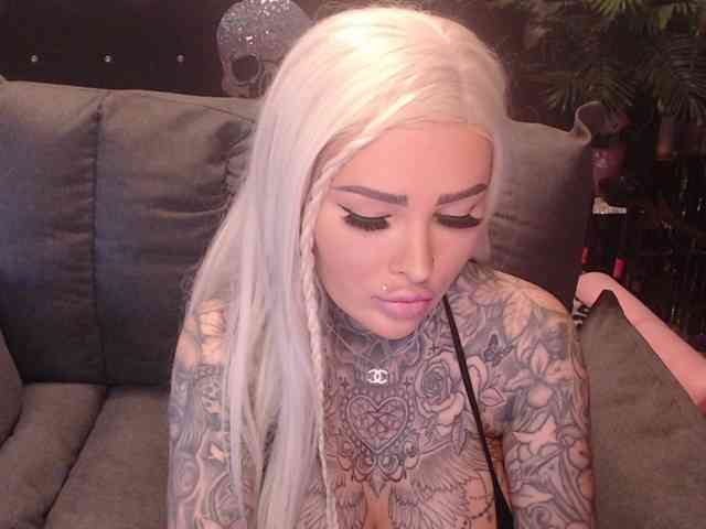 MilaElaine webcam