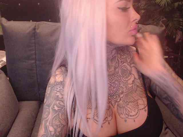 MilaElaine webcam