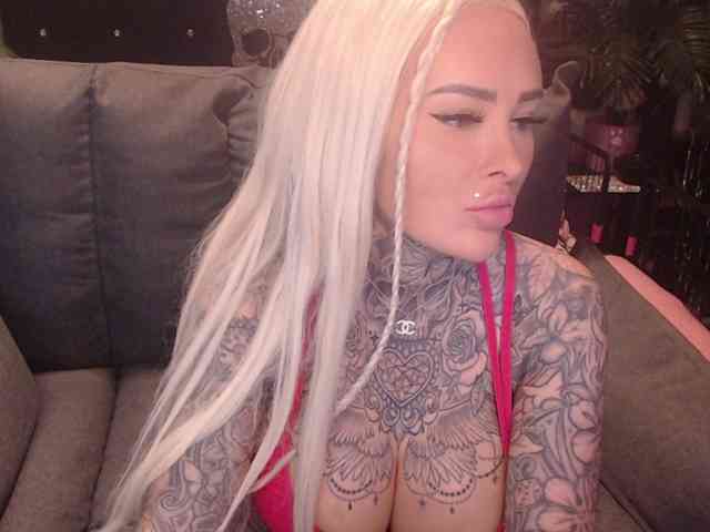 MilaElaine webcam