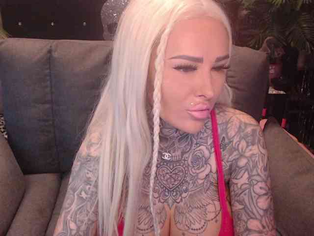 MilaElaine webcam