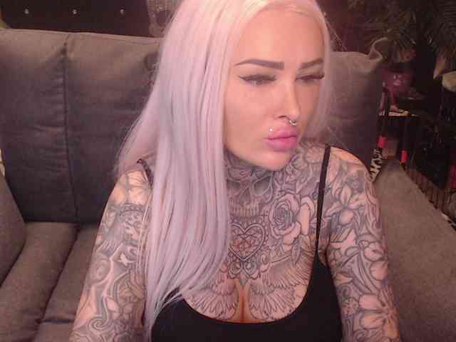 MilaElaine webcam
