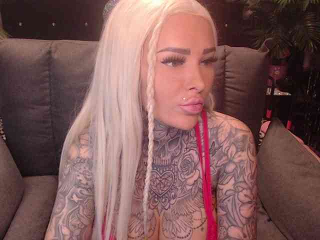 MilaElaine webcam