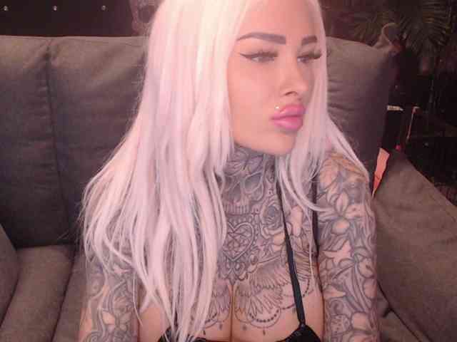 MilaElaine webcam