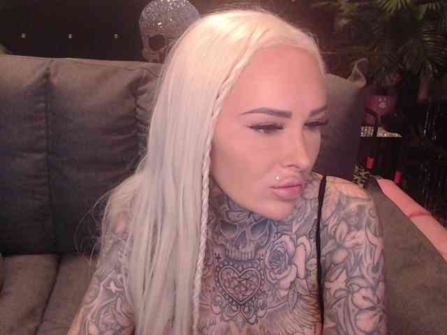 MilaElaine webcam