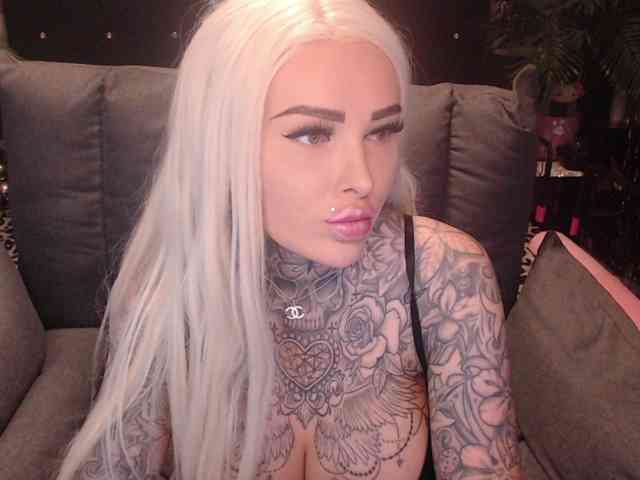 MilaElaine webcam