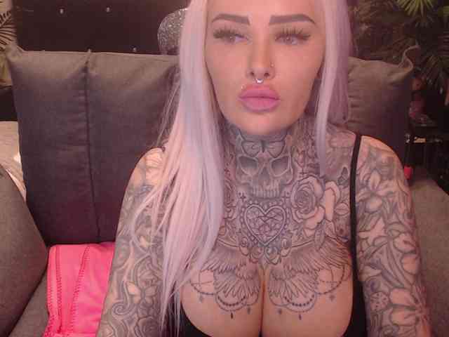 MilaElaine webcam