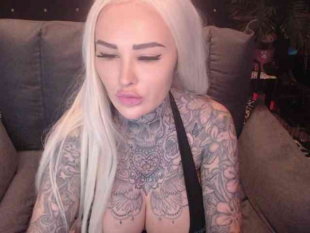 MilaElaine webcam