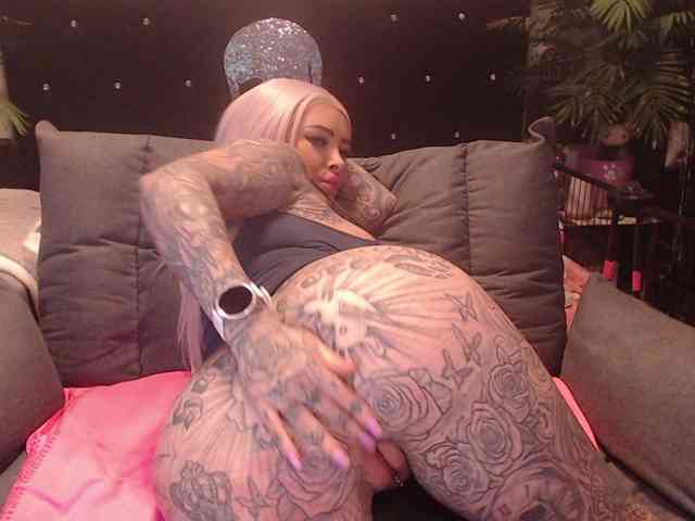 MilaElaine webcam