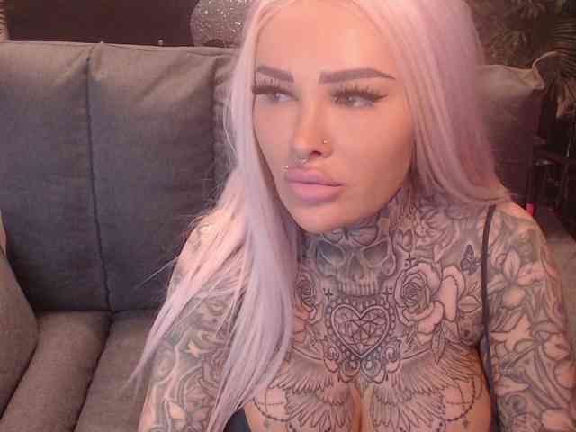 MilaElaine webcam