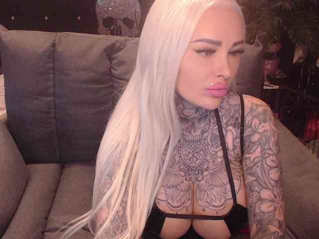 MilaElaine webcam