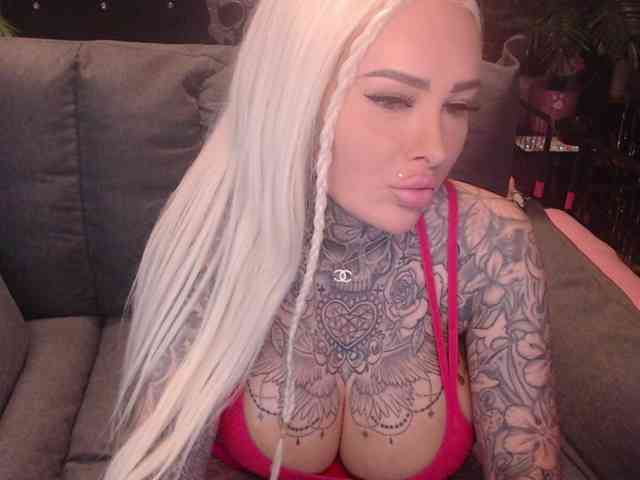 MilaElaine webcam