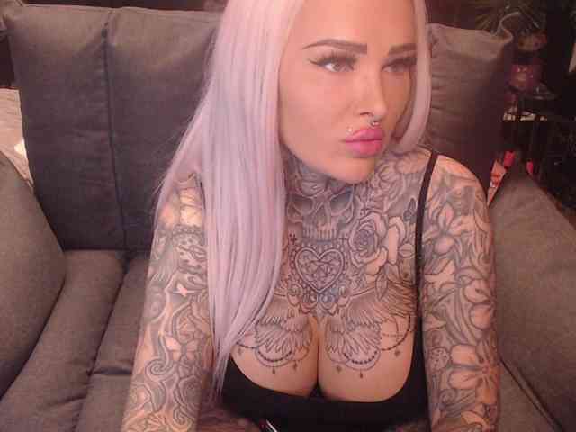 MilaElaine webcam