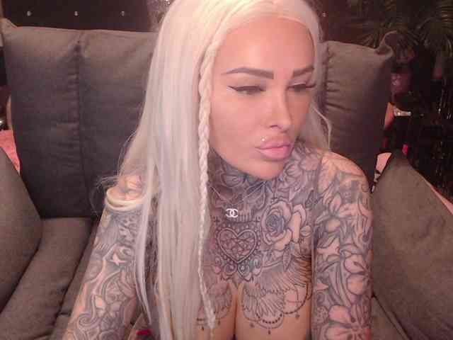 MilaElaine webcam