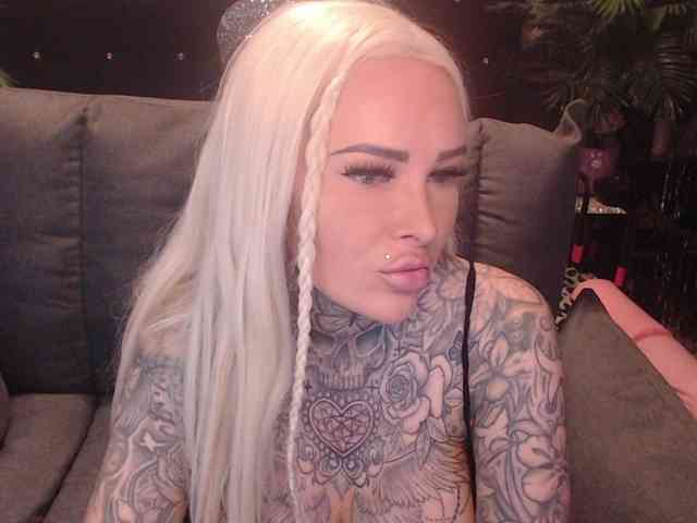 MilaElaine webcam