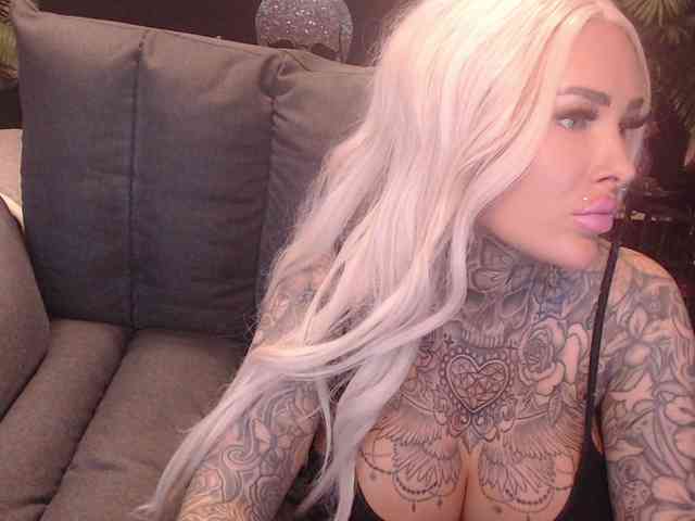 MilaElaine webcam