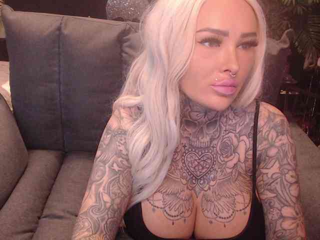 MilaElaine webcam