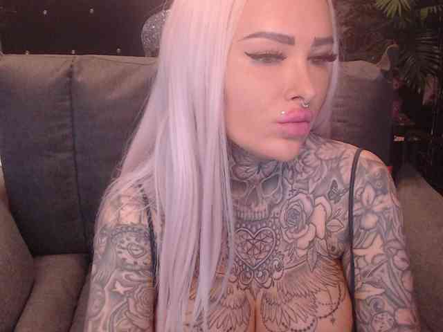 Model: MilaElaine