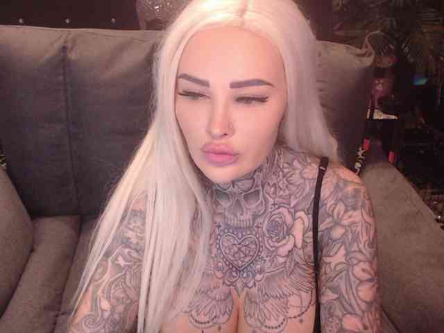 MilaElaine webcam