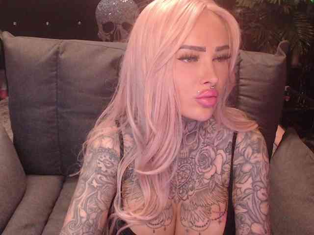 Model: MilaElaine