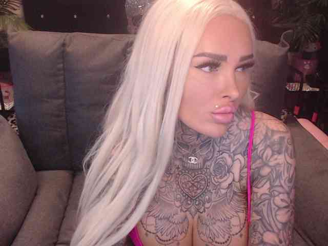 MilaElaine webcam
