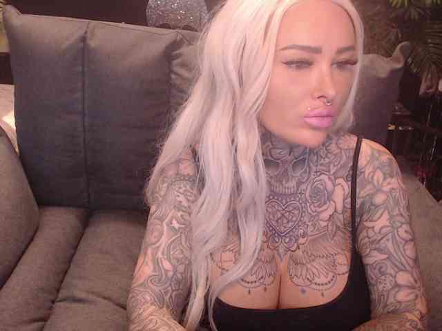 MilaElaine webcam