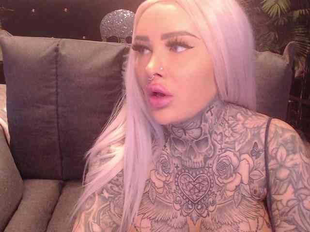 MilaElaine webcam