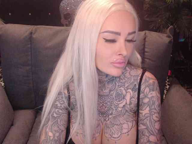 MilaElaine webcam